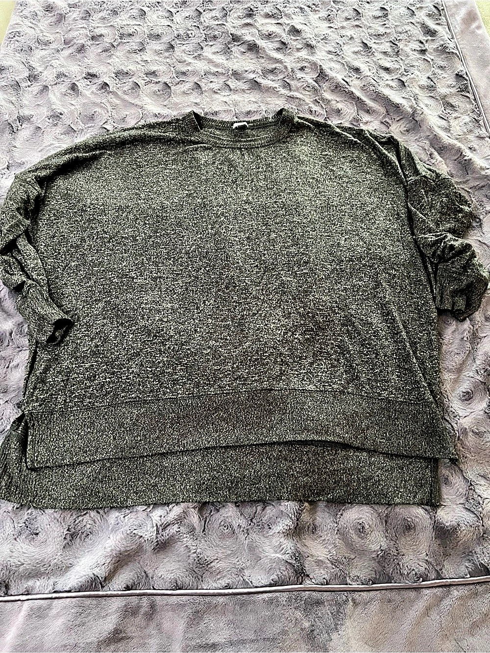 aerie Women's oversized black heathered sweater.  Size Medium.